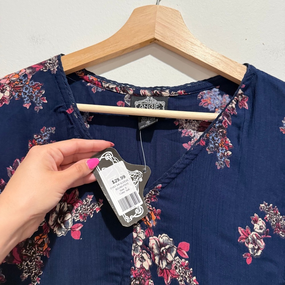 NWT Angie Navy Blue Floral Print 3/4 Sleeve Peplum Boho Blouse - Picture 4 of 4